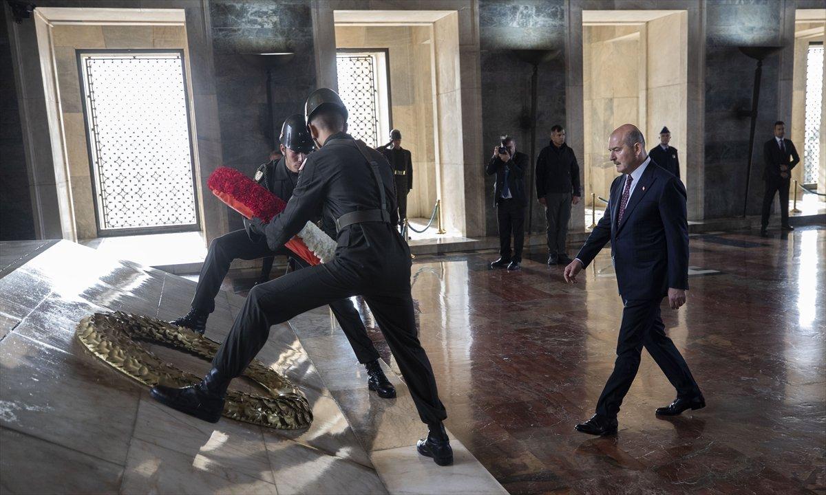 Süleyman Soylu muhtarlarla Anıtkabir'i ziyaret etti