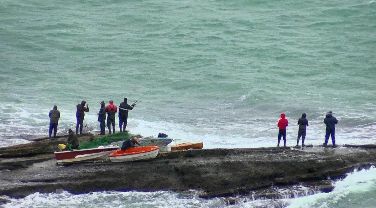 Arnavutköy'de balıkçılar canlarını hiçe saydı