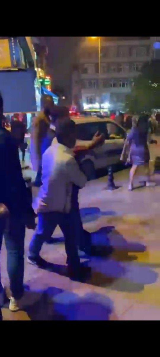 Fatih’te doğum günü eğlencesinde silahlı kavga: 5 yaralı