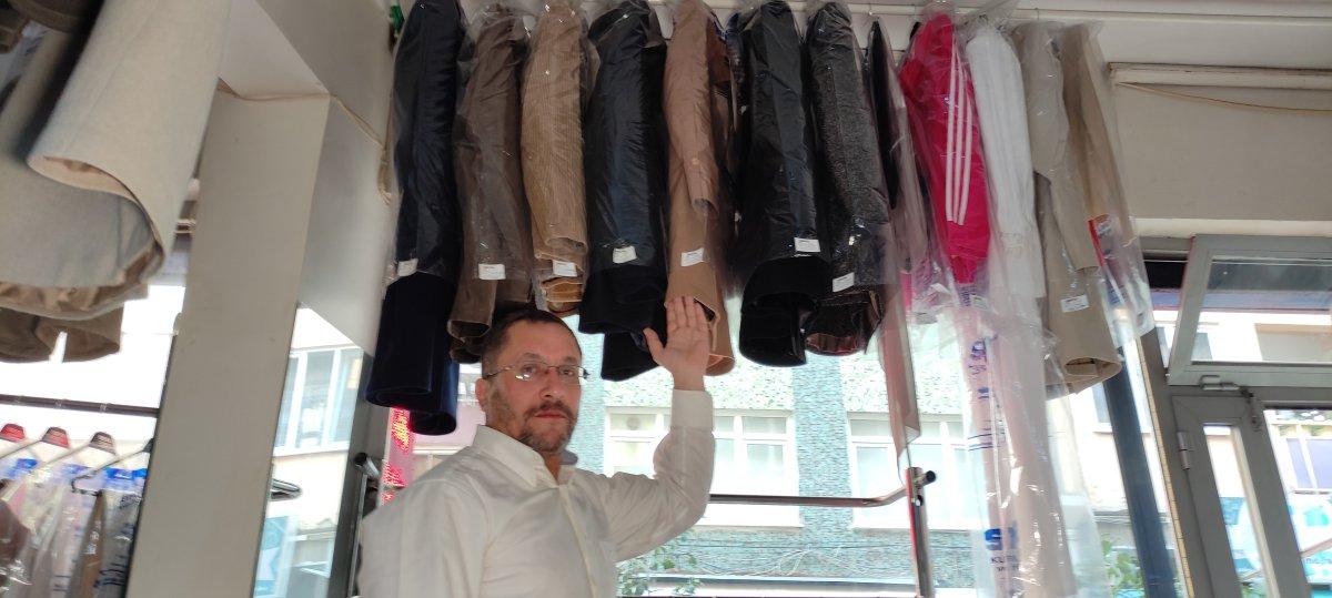Bursa'da 2 yıldır müşterilerinin unuttuğu kıyafetleri saklıyor