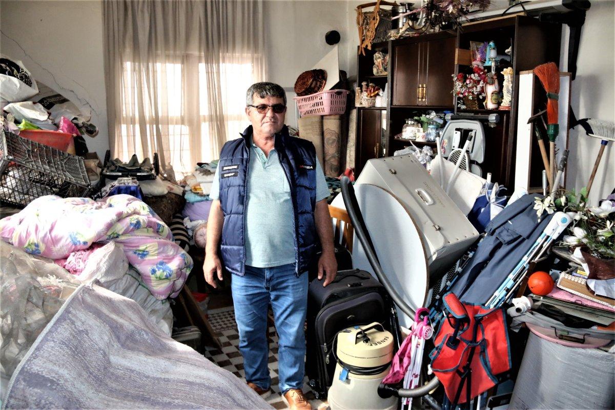 Antalya'da kiracının çöple doldurduğu ev mahalleliyi isyan ettirdi