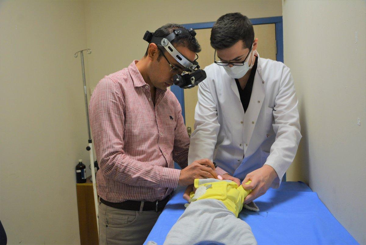 Denizli'de erken doğan bebek kör olmaktan kurtuldu