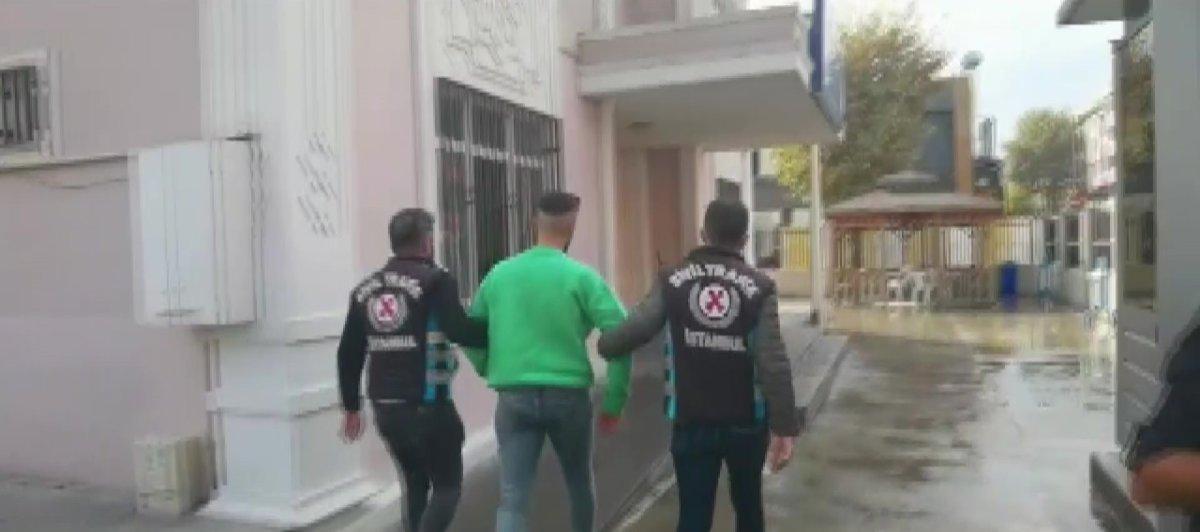 Pendik'te direksiyonu çıkararak yolculuk yapan sürücüye ceza