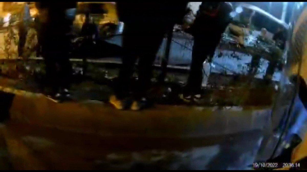 Bayrampaşa’da motosikletin çarptığı kadın, midibüsün altına girdi