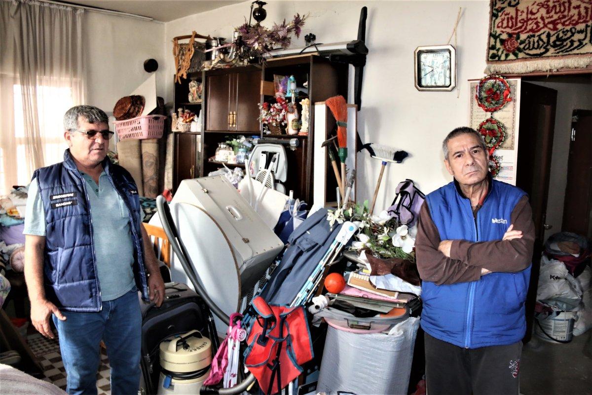 Antalya'da kiracının çöple doldurduğu ev mahalleliyi isyan ettirdi