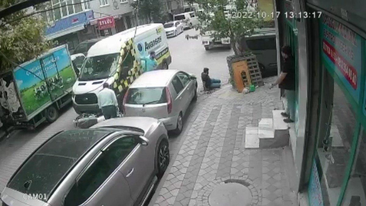 Sultangazi'de minibüs şoförü motosikletliyi yaralayıp aracını kontrole koştu