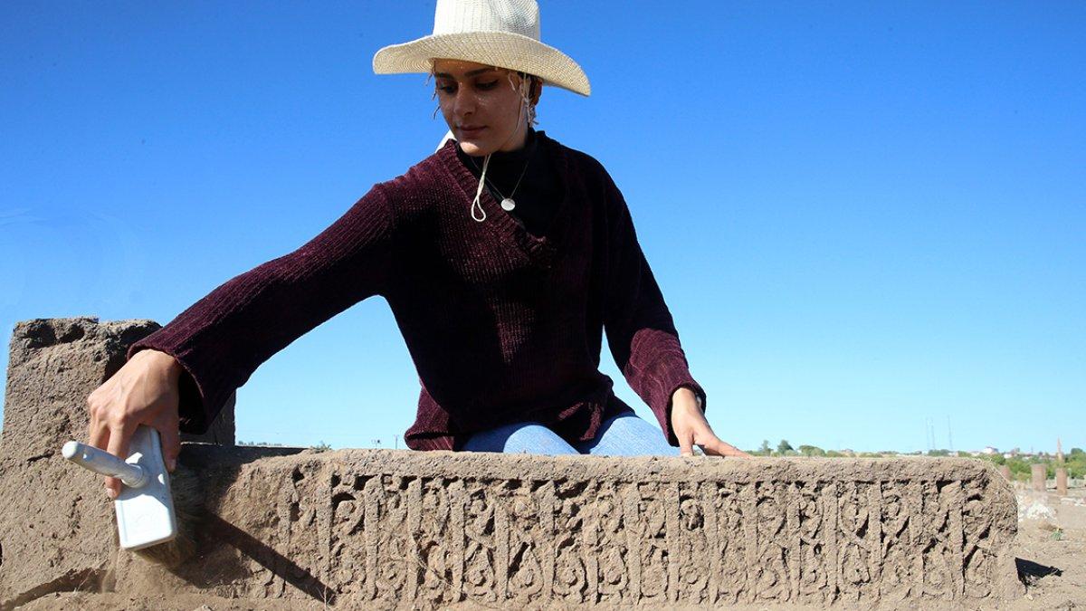 Ahlat Selçuklu Meydan Mezarlığı'nda 108 yeni mezar