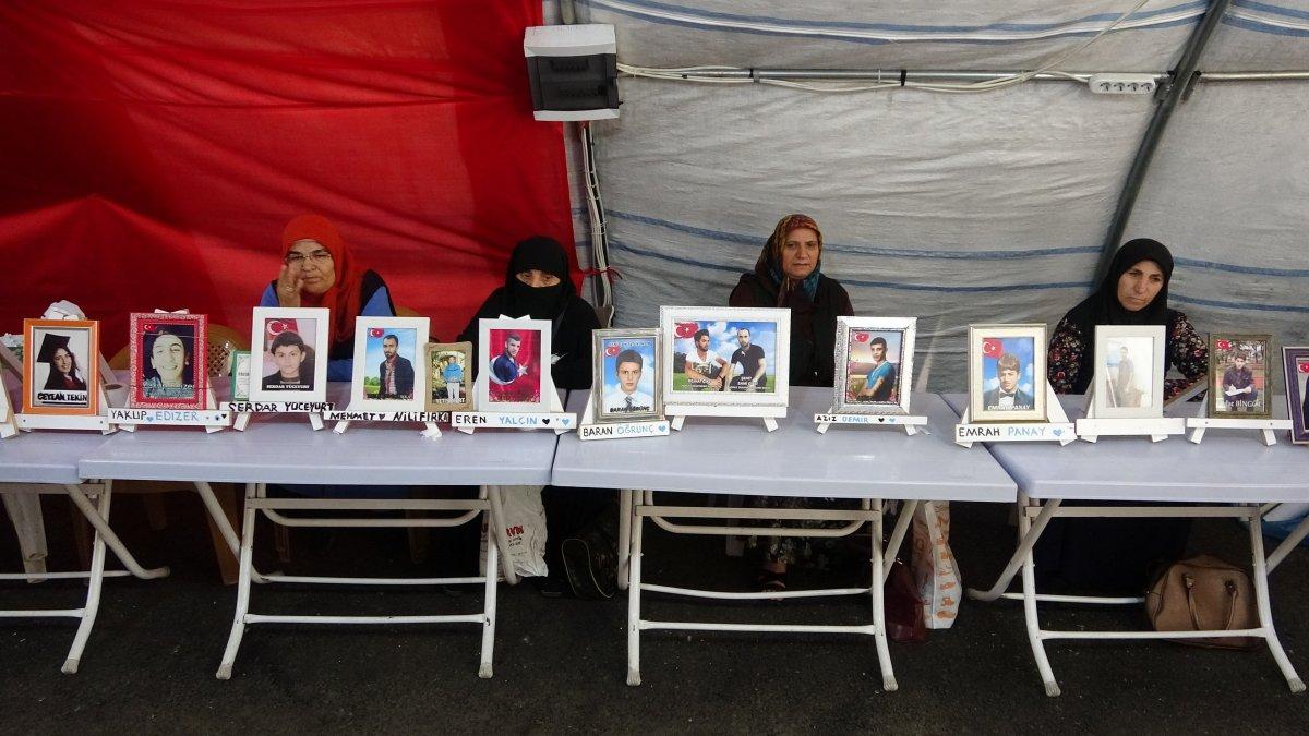 Diyarbakır'da evlat nöbeti tutan anneden, kızına dön çağrısı