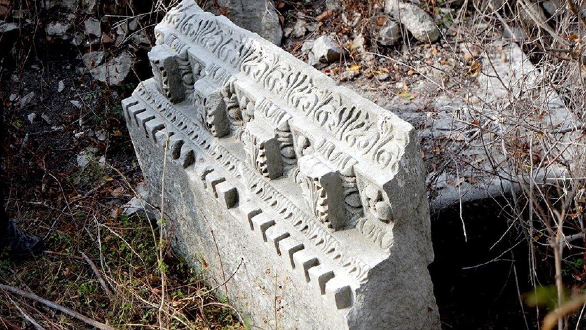 Bursa'daki antik kentin tapınağı ortaya çıkartılıyor