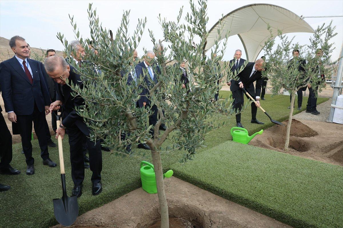 Cumhurbaşkanı Erdoğan, Kumlak Tren İstasyonu temel atma törenine katıldı