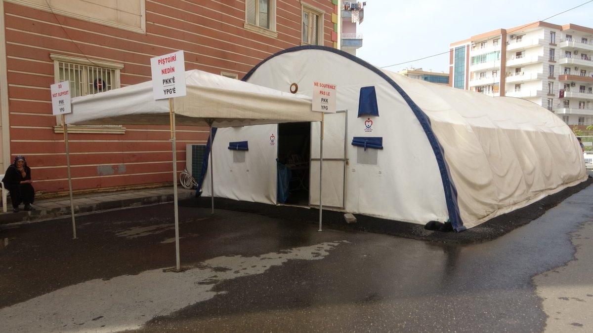 Diyarbakır'da evlat nöbeti tutan anneden, kızına dön çağrısı