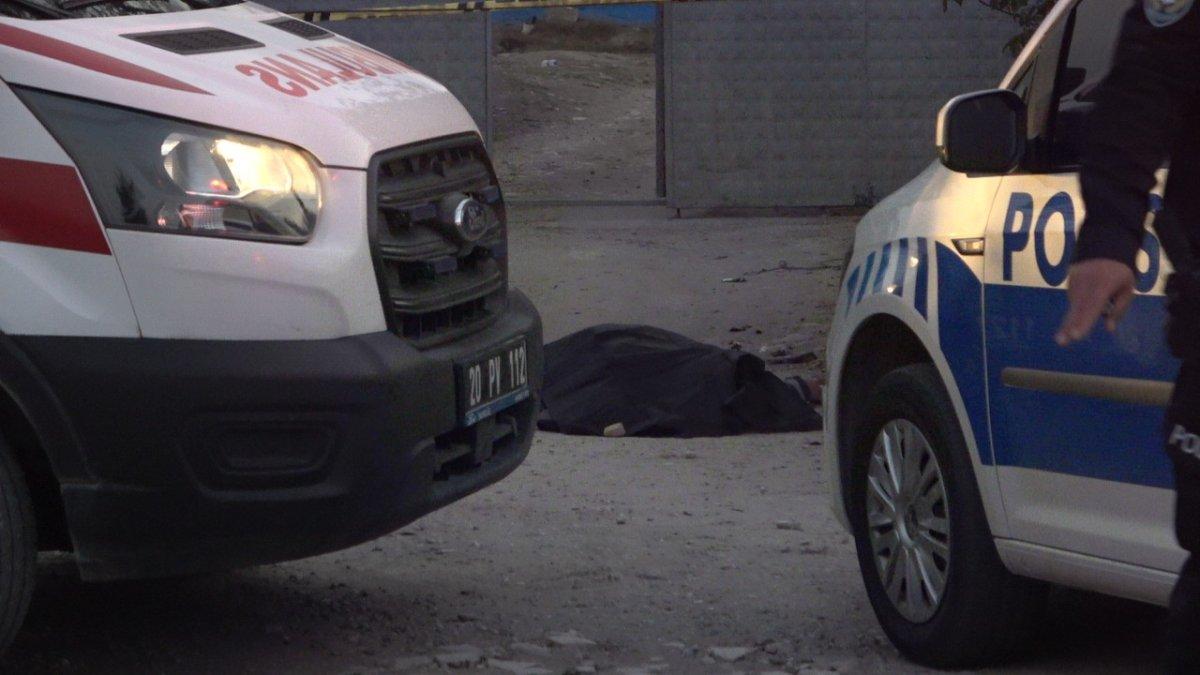 Denizli'de arızalanan araca bakım yapan tamirci ölü bulundu