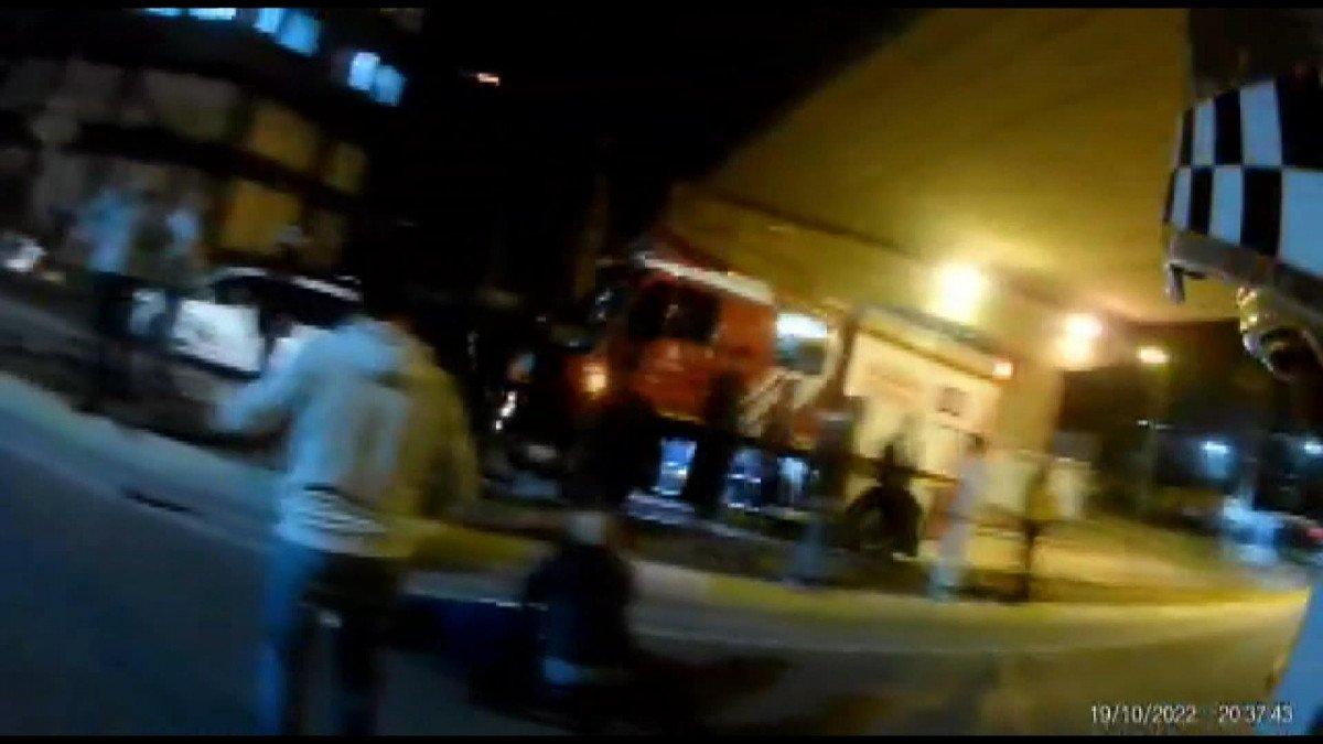 Bayrampaşa’da motosikletin çarptığı kadın, midibüsün altına girdi