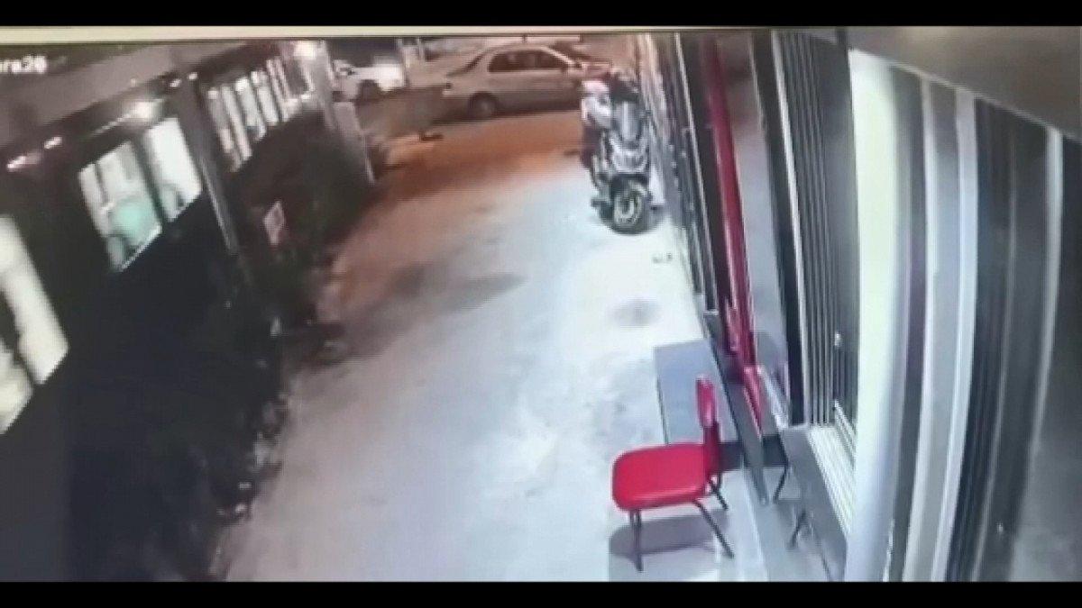 İstanbul'da tramvay otomobile çarptı