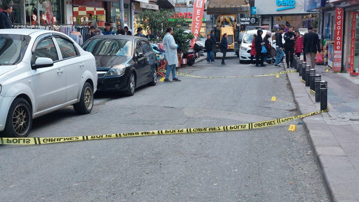 Küçükçekmece'de husumetlisini sokak ortasında vurdu