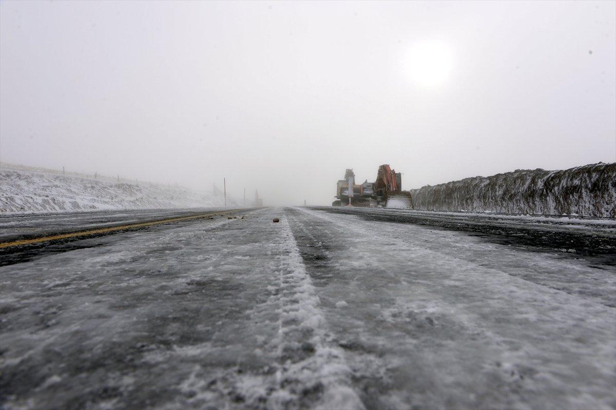 Ardahan'da kar ve tipi etkili oldu