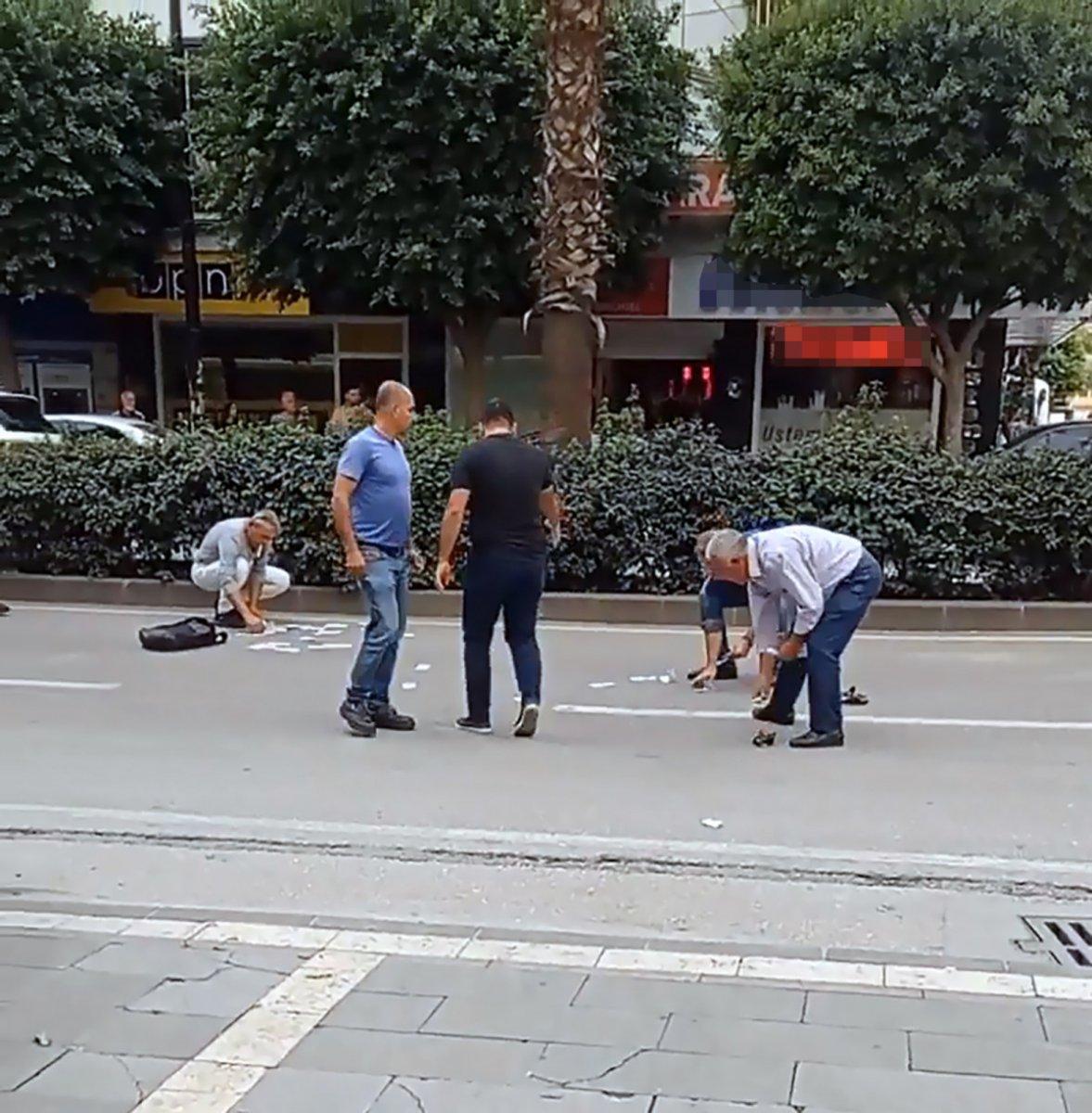 Adana’da para dolu çantayı çalan kapkaççıyı, vatandaşlar yakaladı