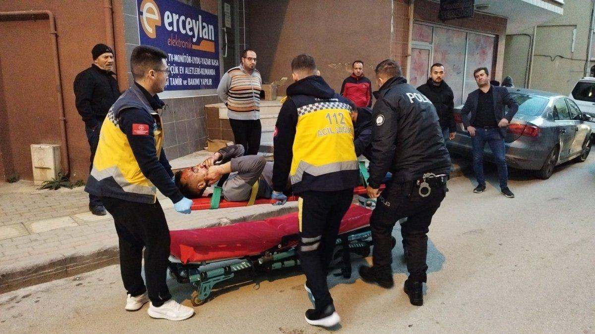 Bursa'da sokak ortasında kanlar içerisinde bulunan genç kurtarılamadı