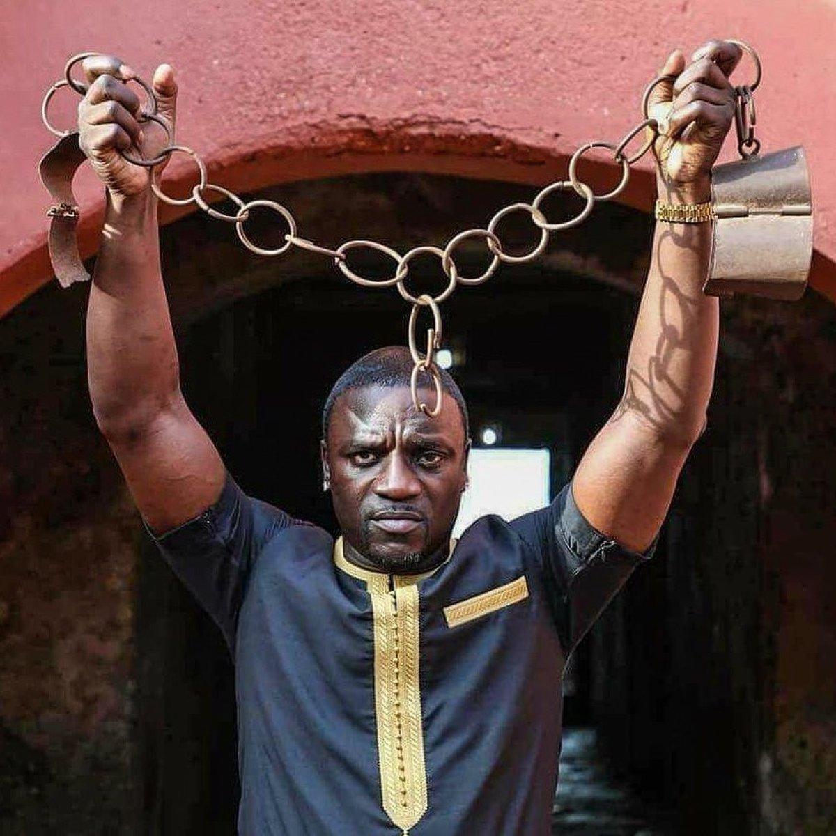 ABD’li şarkıcı Akon, Türkiye’de saç ektirdi