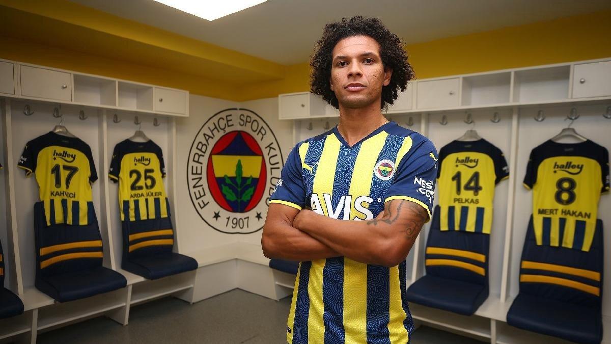 Willian Arao, ilk 11'i bekliyor