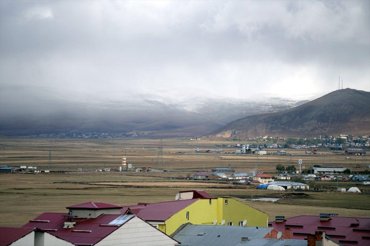 Ardahan'da kar ve tipi etkili oldu