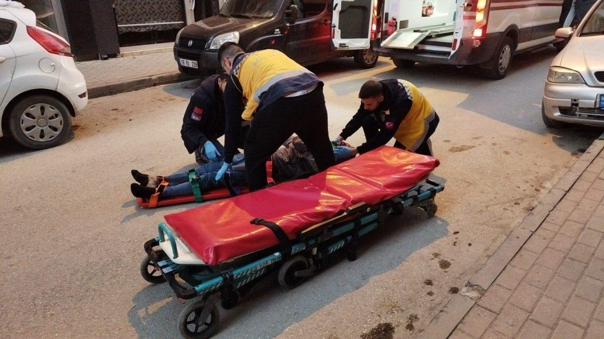 Bursa'da sokak ortasında kanlar içerisinde bulunan genç kurtarılamadı