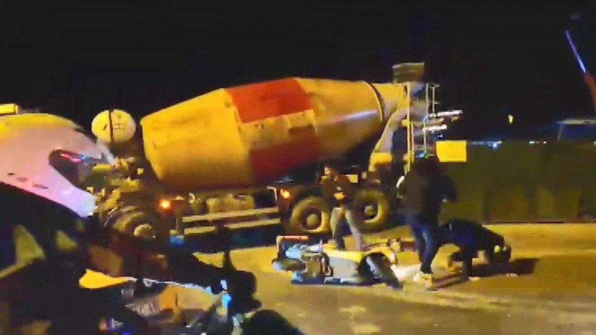 Beşiktaş’ta, beton mikseri şoförü motosikletlileri tekme tokat dövdü