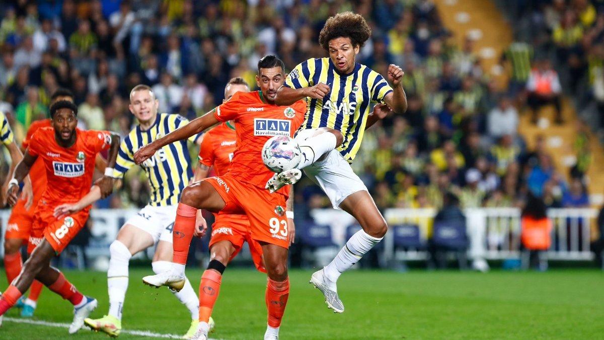 Willian Arao, ilk 11'i bekliyor