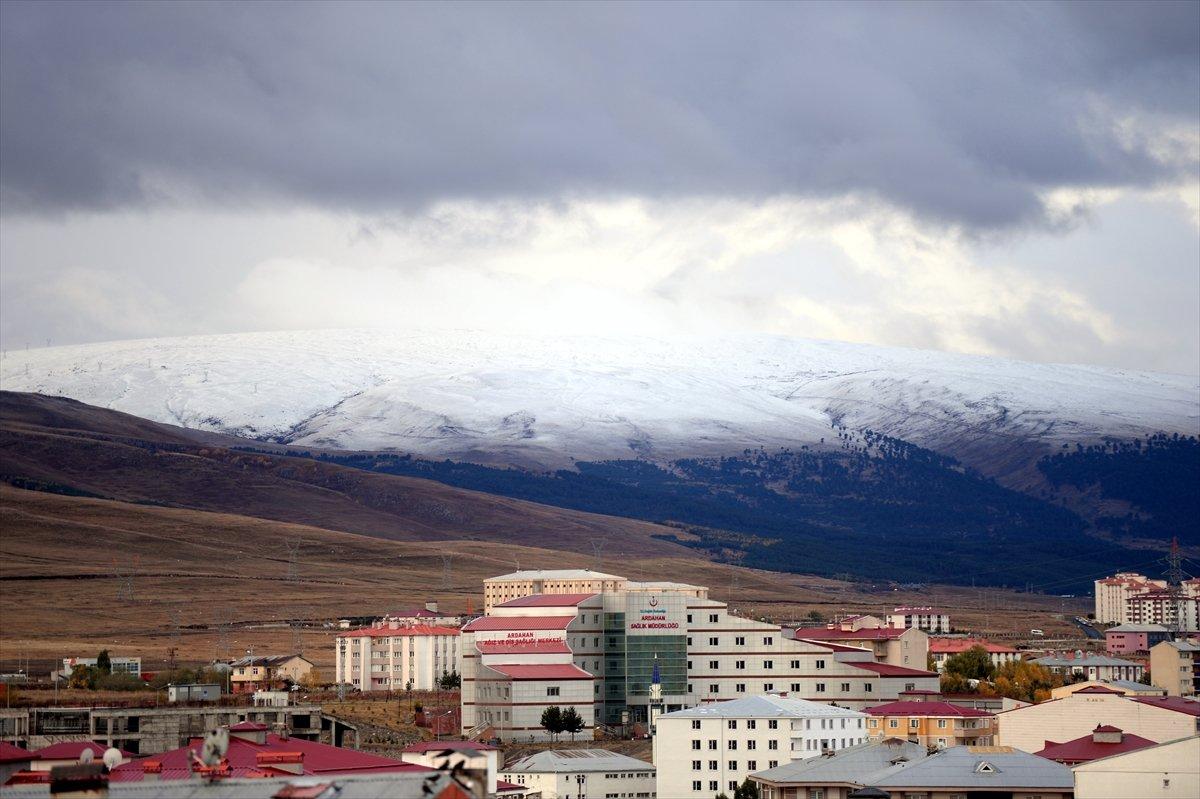 Ardahan'da kar ve tipi etkili oldu