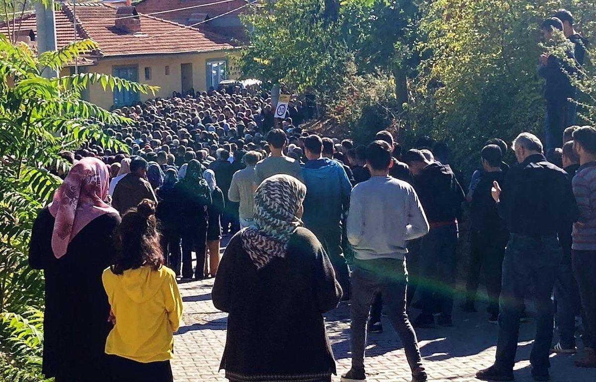 Denizli'de bir haftalık gelin, toprağa verildi