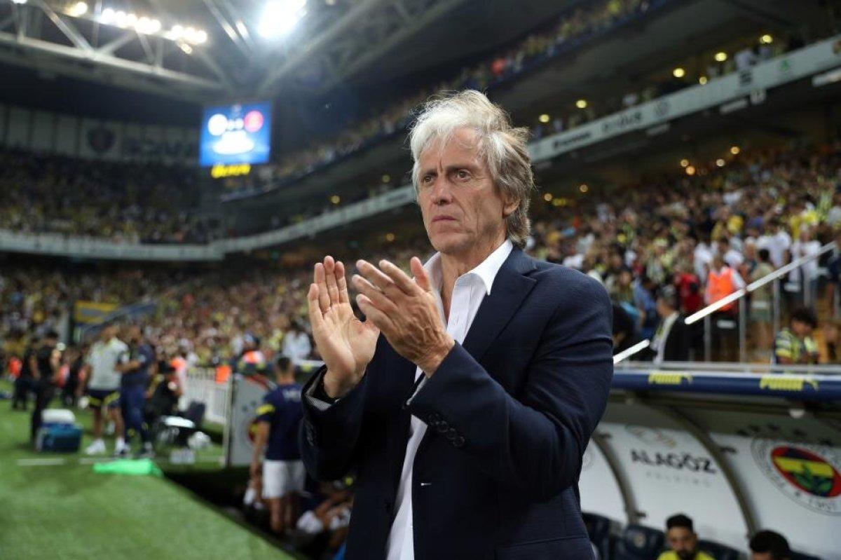 Fenerbahçe'de 4 isme yeni sözleşme