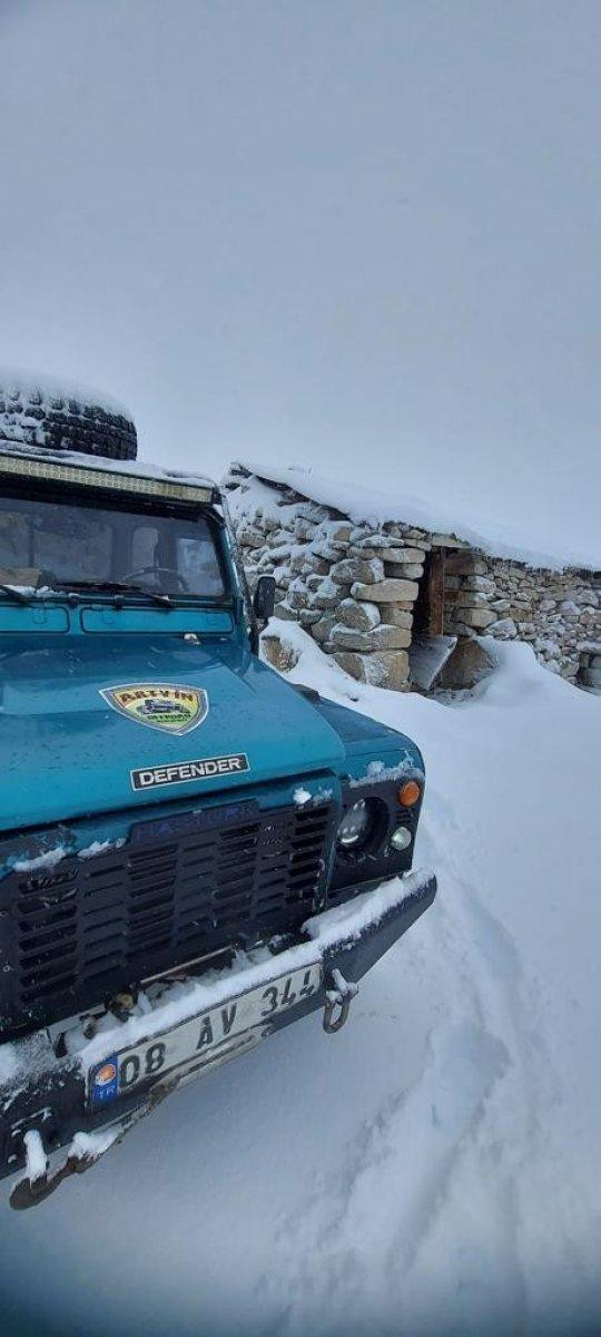 Artvin'in yaylaları beyaz gelinliğini giydi