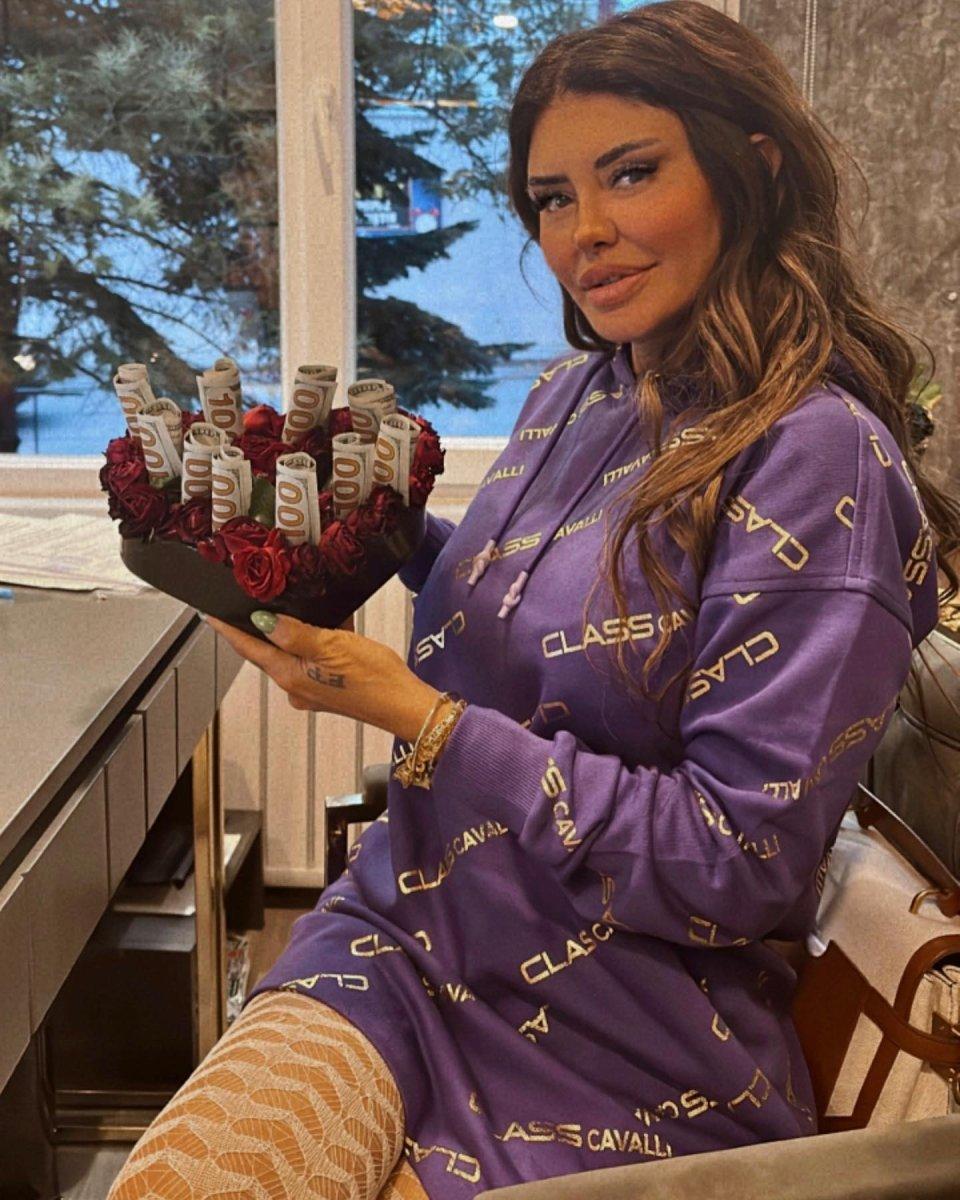 Ebru Polat, mesleğine geri döndü