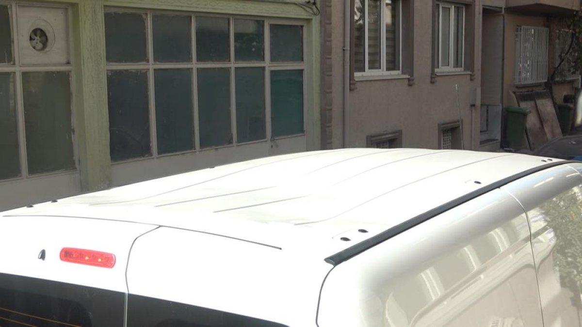 Bursa'da kahvede çay içerken önlerine hırsız düştü