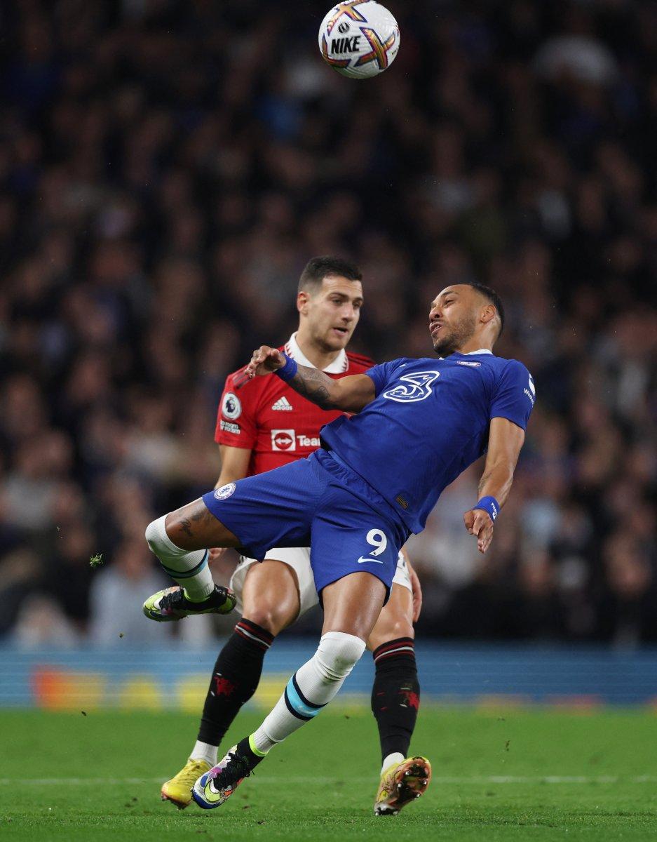 Manchester United, son dakika golüyle beraberliği yakaladı