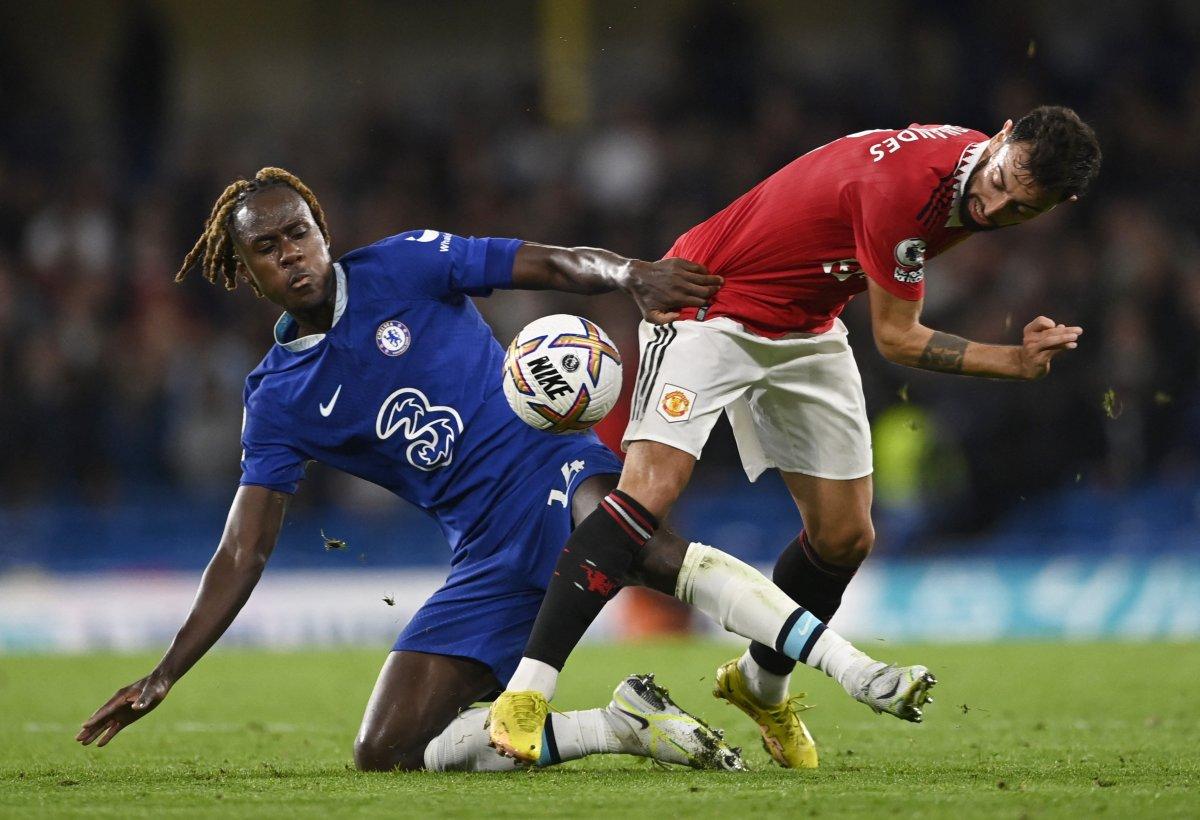 Manchester United, son dakika golüyle beraberliği yakaladı