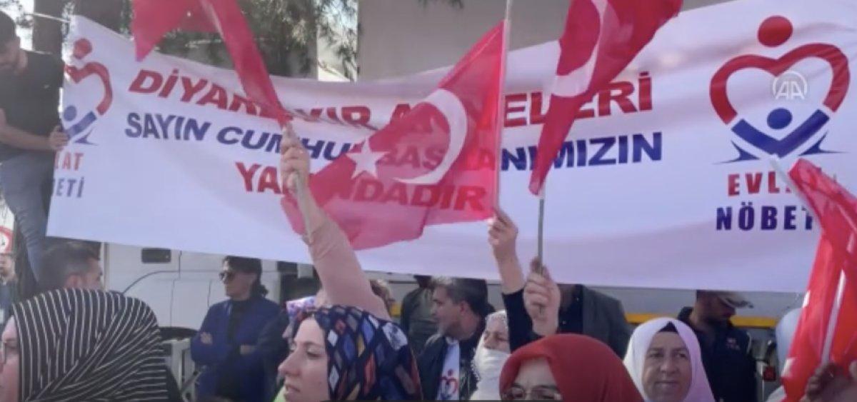 Diyarbakır anneleri, Cumhurbaşkanı Erdoğan'ı tören alanında karşıladı