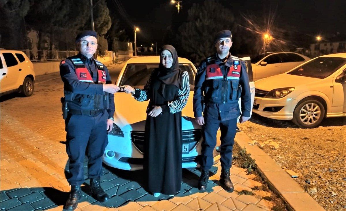 Denizli'de emlakçıdan çaldığı otomobili mısır tarlasına bırakıp kaçtı