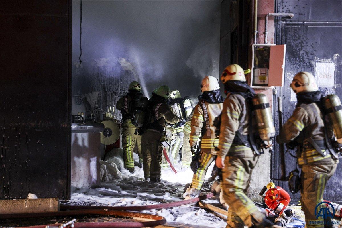 Bayrampaşa'da sanayi sitesinde çıkan yangın söndürüldü