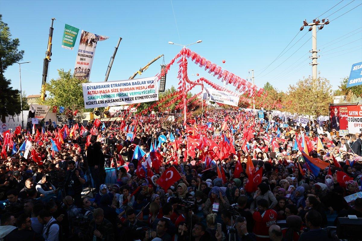 Diyarbakır anneleri, Cumhurbaşkanı Erdoğan'ı tören alanında karşıladı