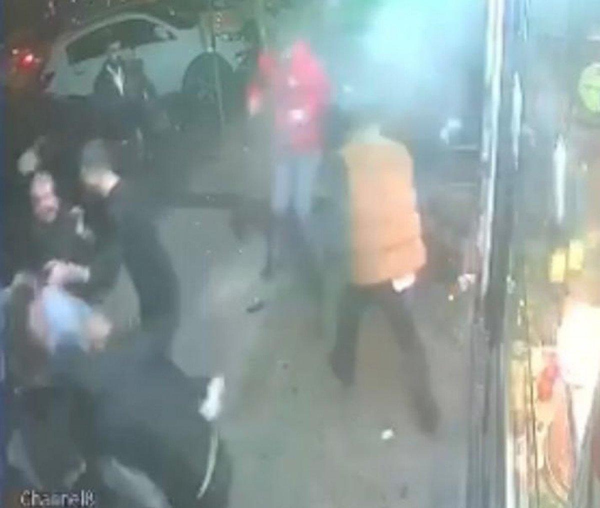 Beyoğlu'nda, haraç çetesi çiğ köfte dükkanına saldırdı