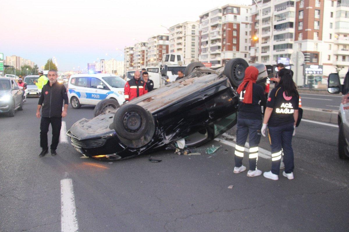 Diyarbakır’da takla atan otomobilin sürücüsü öldü