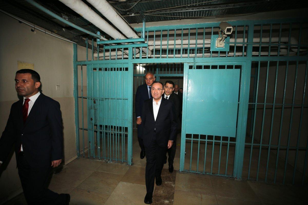 Bekir Bozdağ, Diyarbakır Cezaevi'nin anahtarını Mehmet Nuri Ersoy’a teslim etti