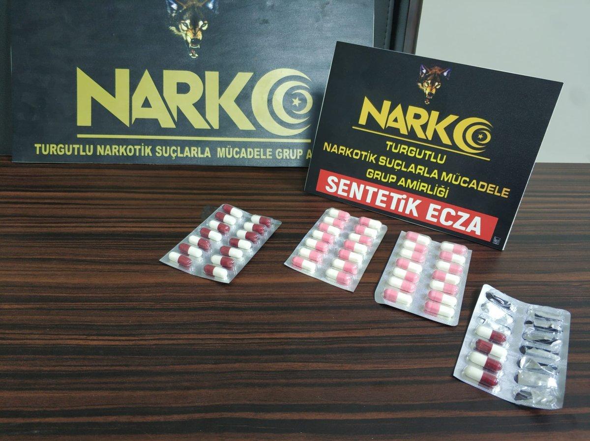 Manisa'da iki eve uyuşturucu baskını