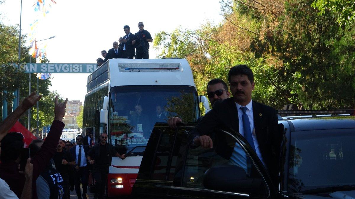 Cumhurbaşkanı Erdoğan, ilk kez oy kullanacak gençlerle bir arada