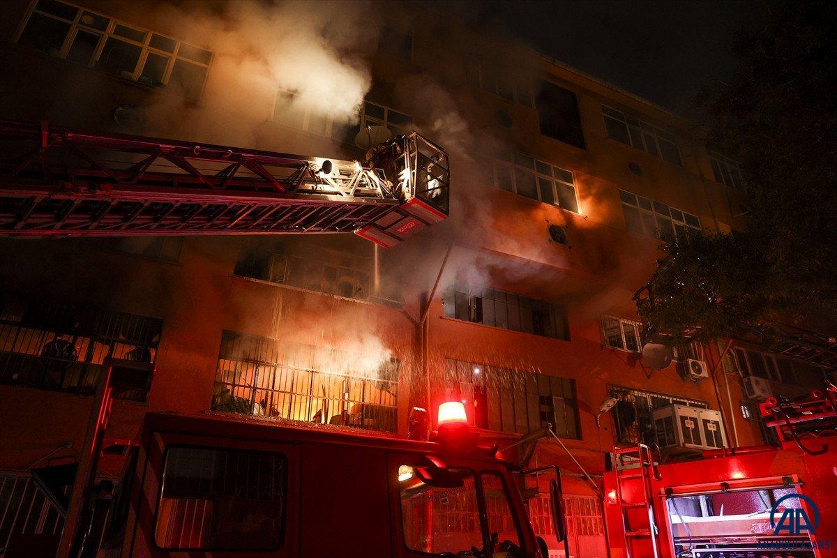Bayrampaşa'da sanayi sitesinde çıkan yangın söndürüldü