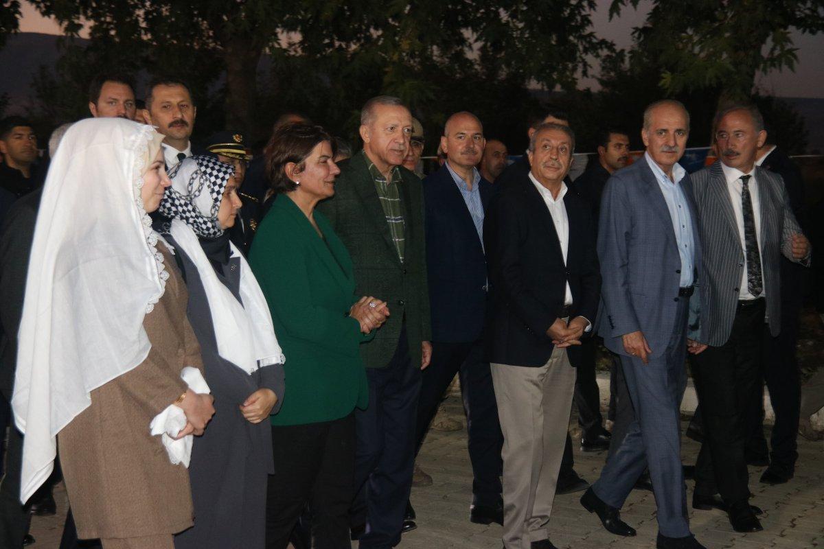 Cumhurbaşkanı Erdoğan, Silvan’da ‘Beyaz Melesli Kadınlarla’ buluştu