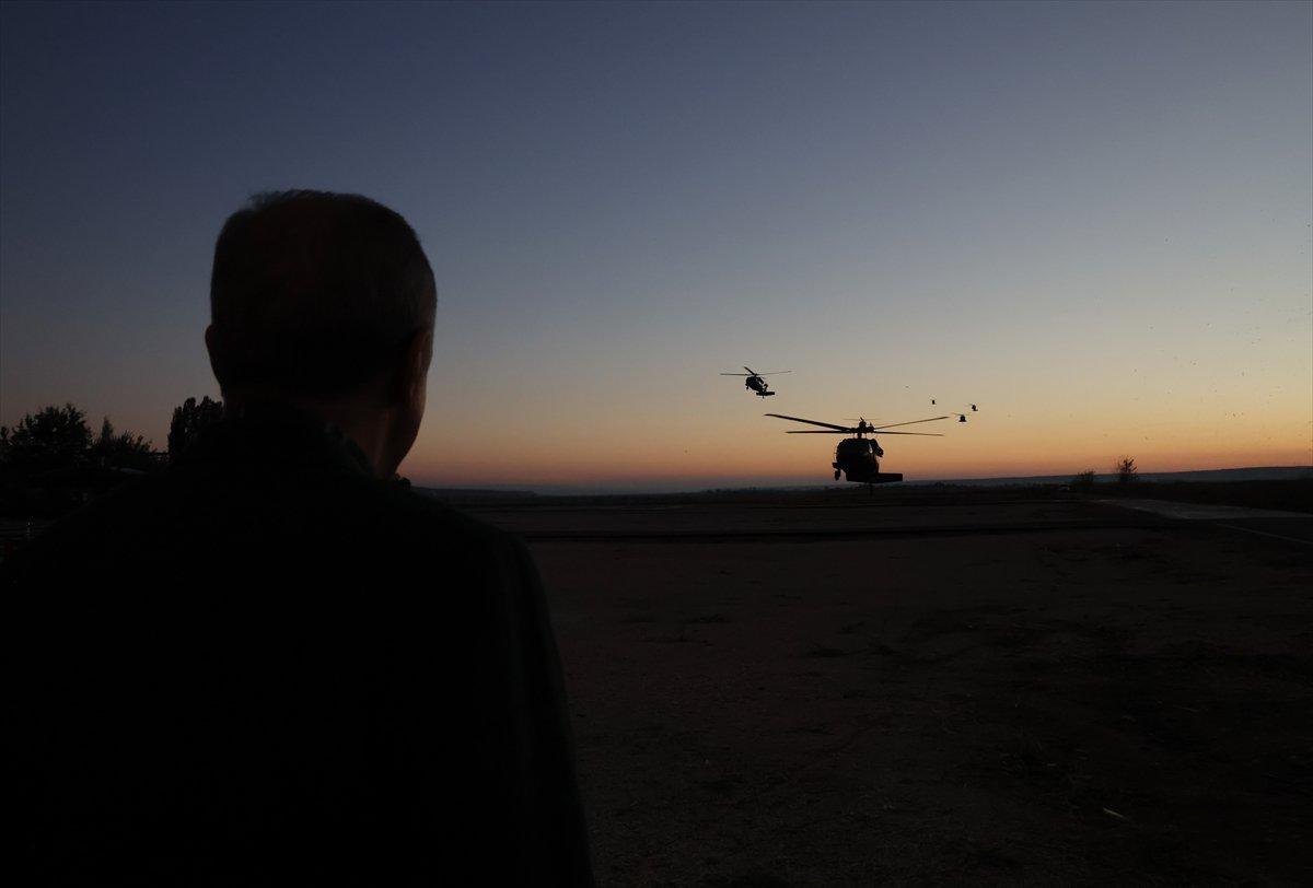 Cumhurbaşkanı Erdoğan, ATAK pilotlarını selamladı