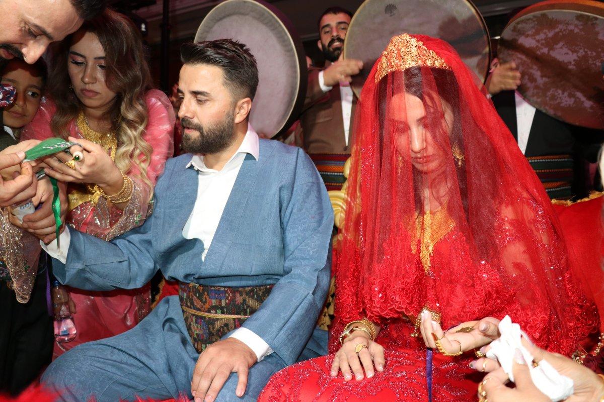 Van'da aşiret düğününde 3 milyon 650 bin TL'lik takı takıldı