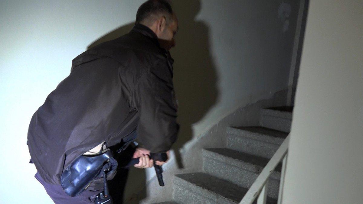 Bursa’da medresenin levhalarını çalıyorlardı, bekçiler yakaladı